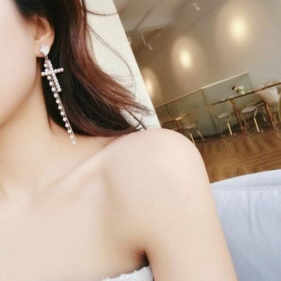 BOHO Vintage Style Clip On Unmatched Crystal Stud Pearl Paved Cross Earrings - Picture 2 of 4